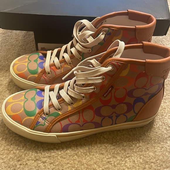 Coach Womens hightop- gently used - Picture 2 of 5